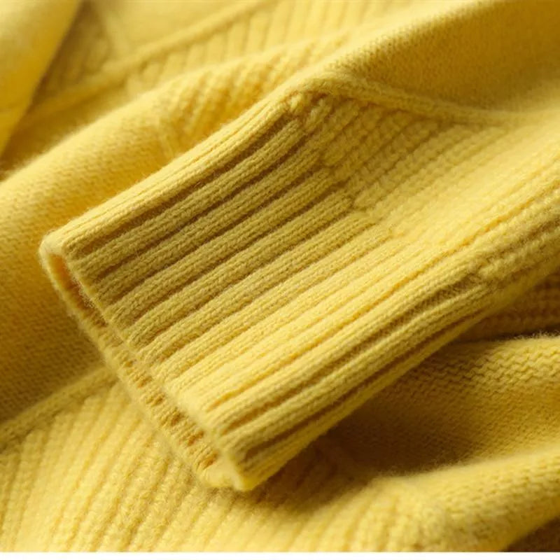 Stickad Dam Turtleneck Tröja i Löst Passform av Cashmere - Mjuk och Trendig för Höst och Vinter 2