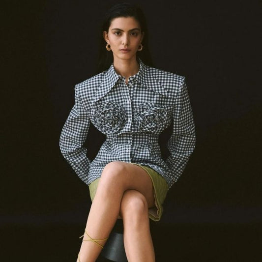 Blommig Accent Blus med Rutigt Mönster i 100% Bomull â BlĂ„, Elegant och MĂ„ngsidig Design 1