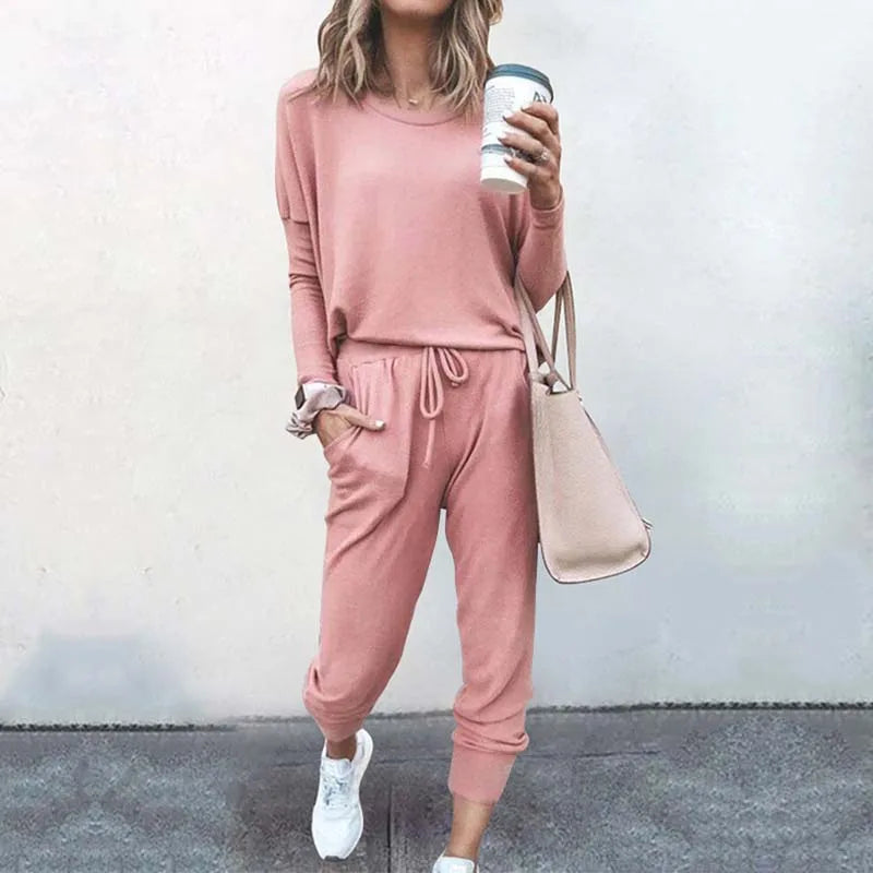Dam Loungewear Set i Högkvalitativt Material – Lång Topp med Rund Halsringning och Högmidjade Byxor, Bekväm Design 2