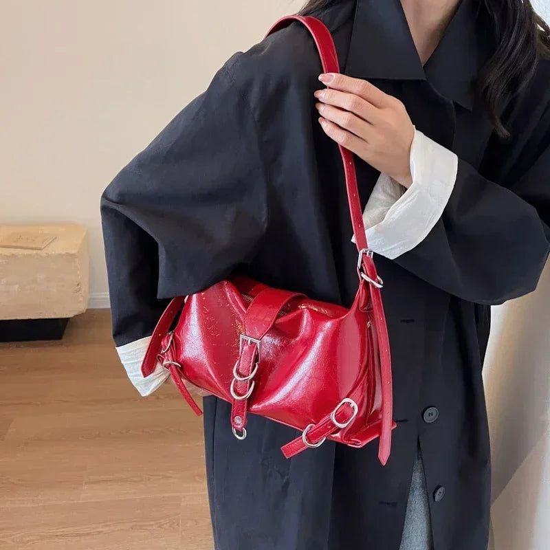 Minimalistisk Axelhandväska i Syntetiskt Läder för Kvinnor – Rymlig och Elegant Design, Flera Färger 2