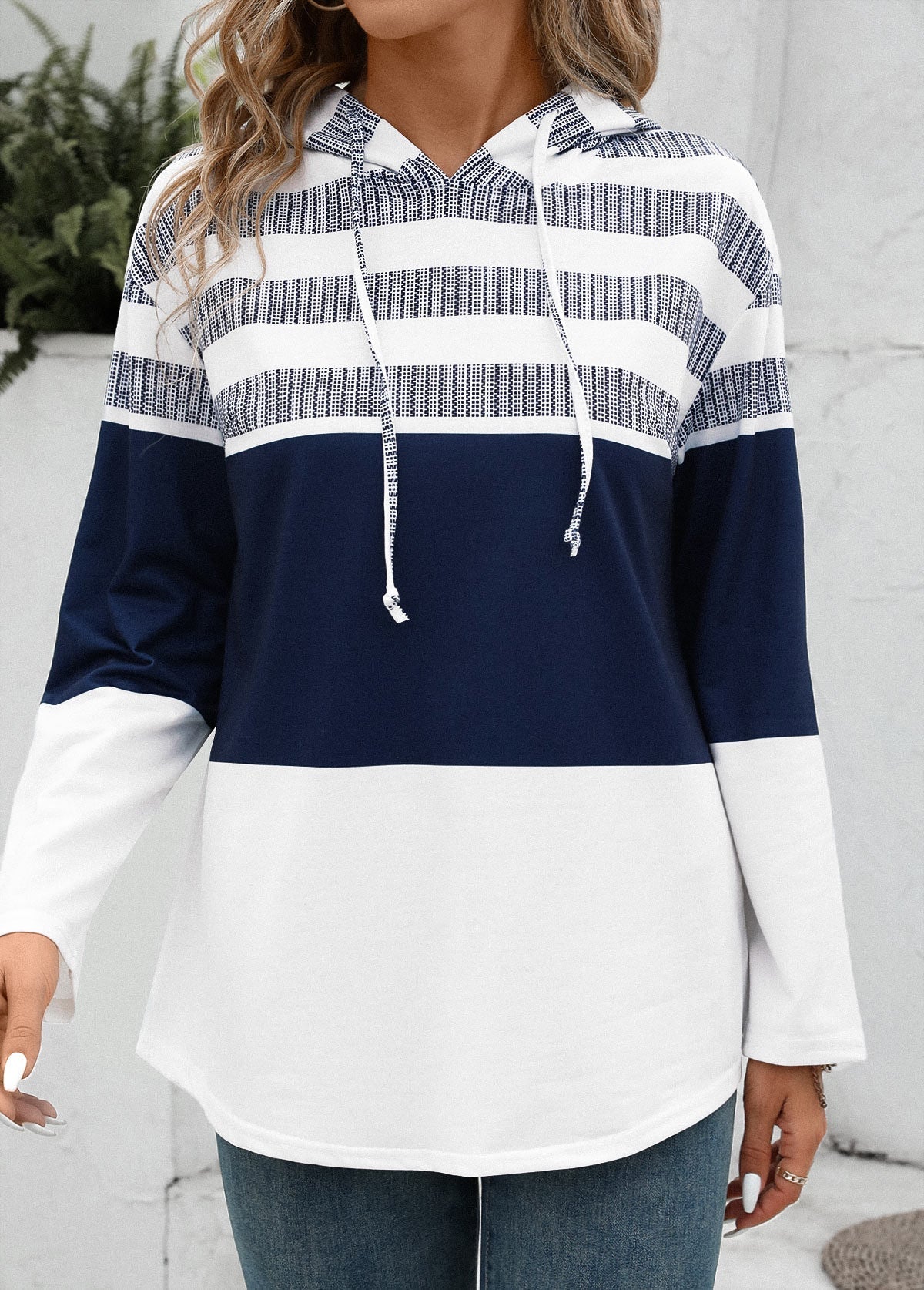 Lång Hoodie Dam med Randig Design, Justerbar Sladdstam, Mjuk och Andningsbar Tyg, Perfekt för Avslappnade Dagar 4