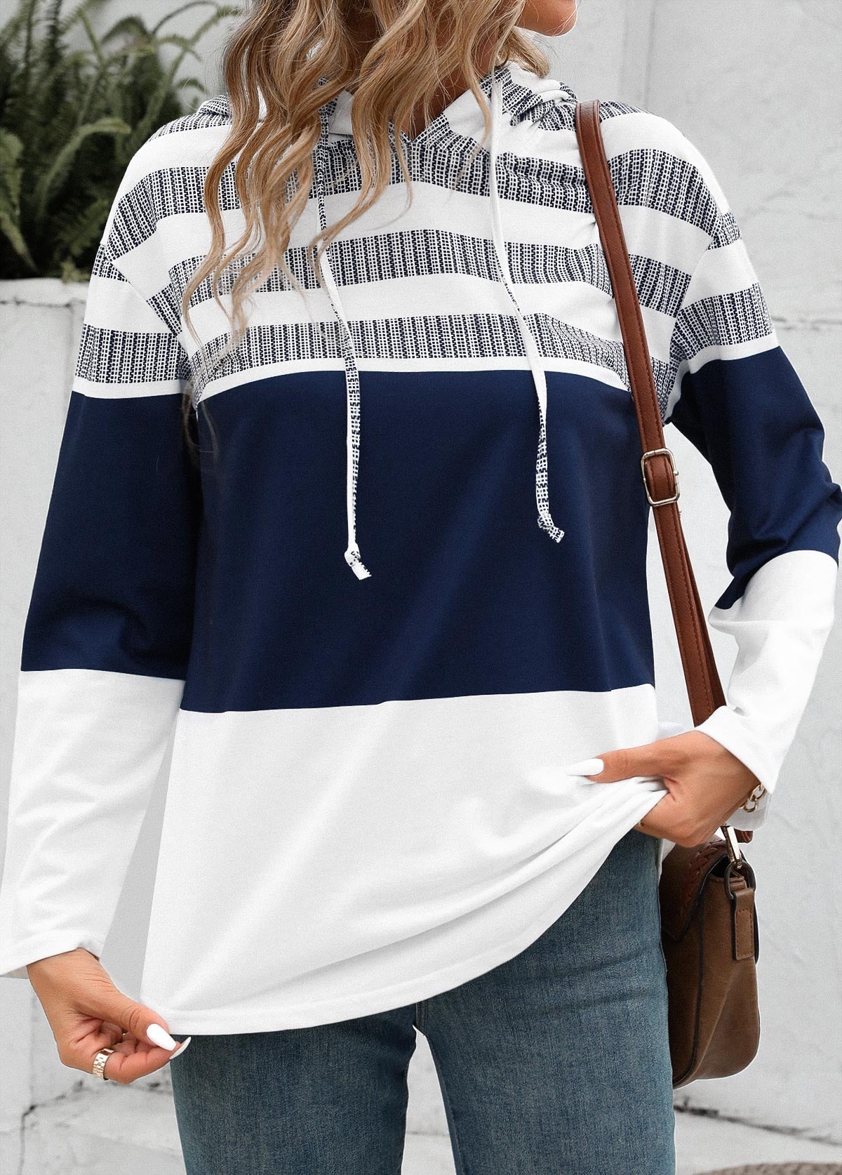 Lång Hoodie Dam med Randig Design, Justerbar Sladdstam, Mjuk och Andningsbar Tyg, Perfekt för Avslappnade Dagar 5