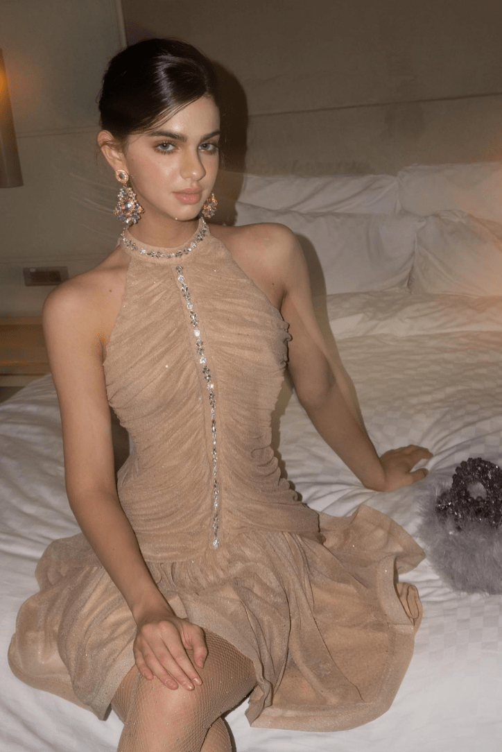 Glittrig Miniklänning med Kristalldekorationer för Kvinnor – Figurformad Polyester Elastan för Festliga Tillfällen 5