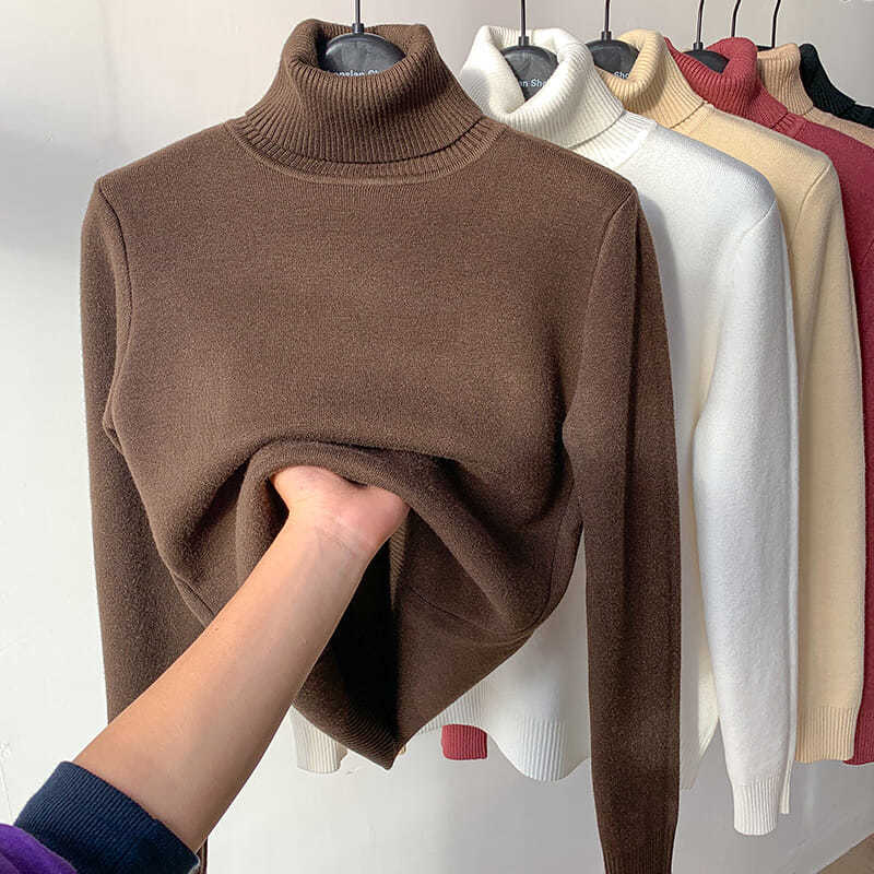 Stickad Dam Tröja i Ull och Päls – Elegant Design för Vardags och Fest 12