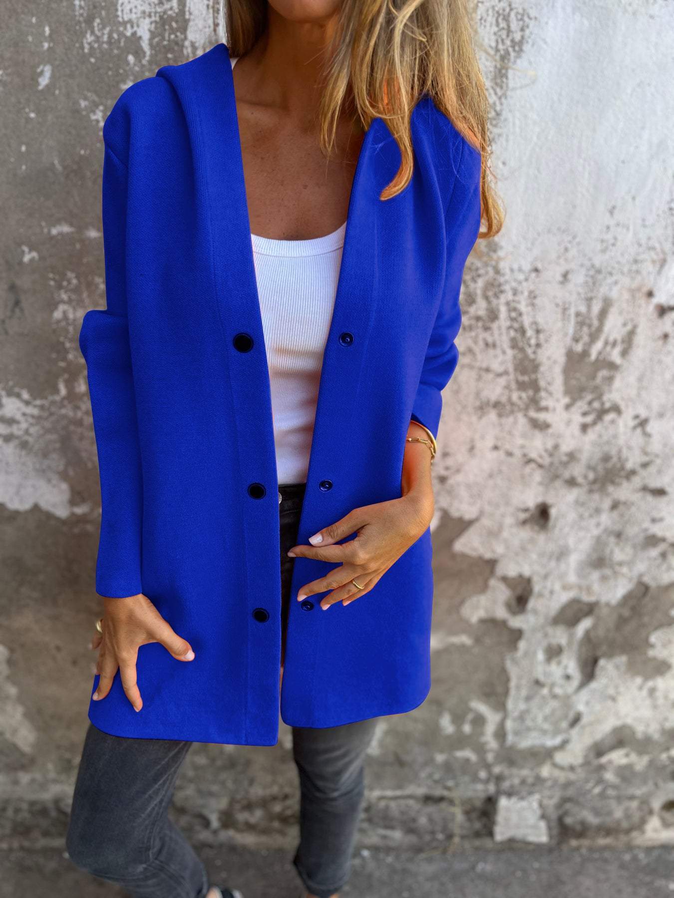 Damjacka med Huva och Knappar i Stickad Design – Bekväm och Elegant Jacka för Dam, Perfekt för Höst och Vår 14