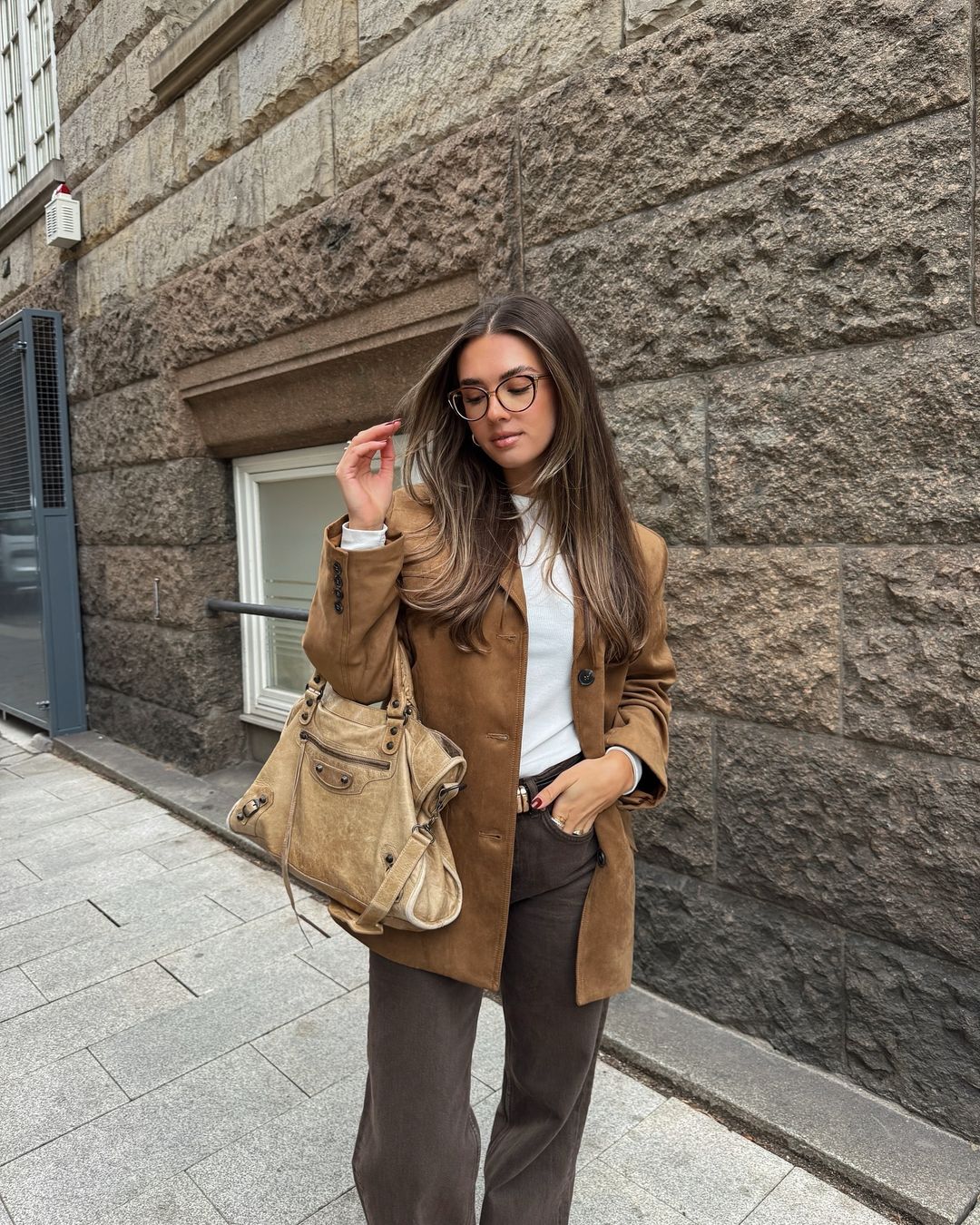 Dam Blazer i Kamelfärg med Elegant Snitt och Mjuk Wolff-Kvalitet – Perfekt för Kontor och Kvällsevenemang 2