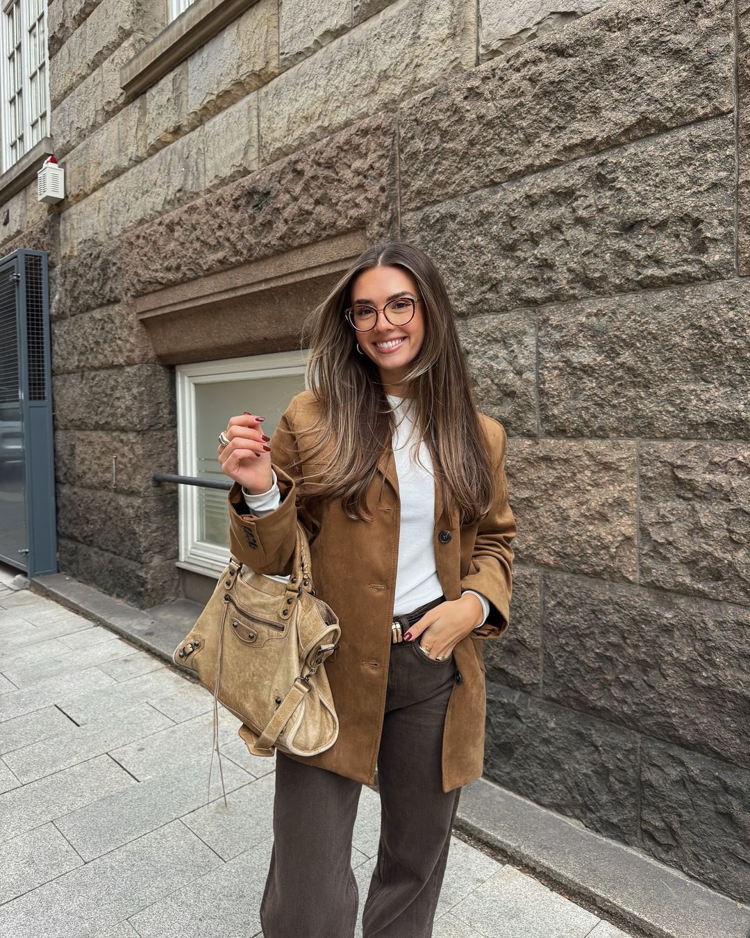 Dam Blazer i Kamelfärg med Elegant Snitt och Mjuk Wolff-Kvalitet – Perfekt för Kontor och Kvällsevenemang 3