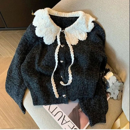 Dam Kort Kofta med Peter Pan-Krage och Pärla Accent i Mjuk Blandning-1