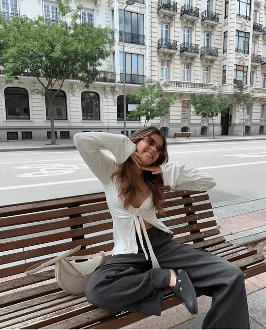 Snygga Damtoppar i Andningsbart Material – Sofistikerad Passform för Sommaraktiviteter 2