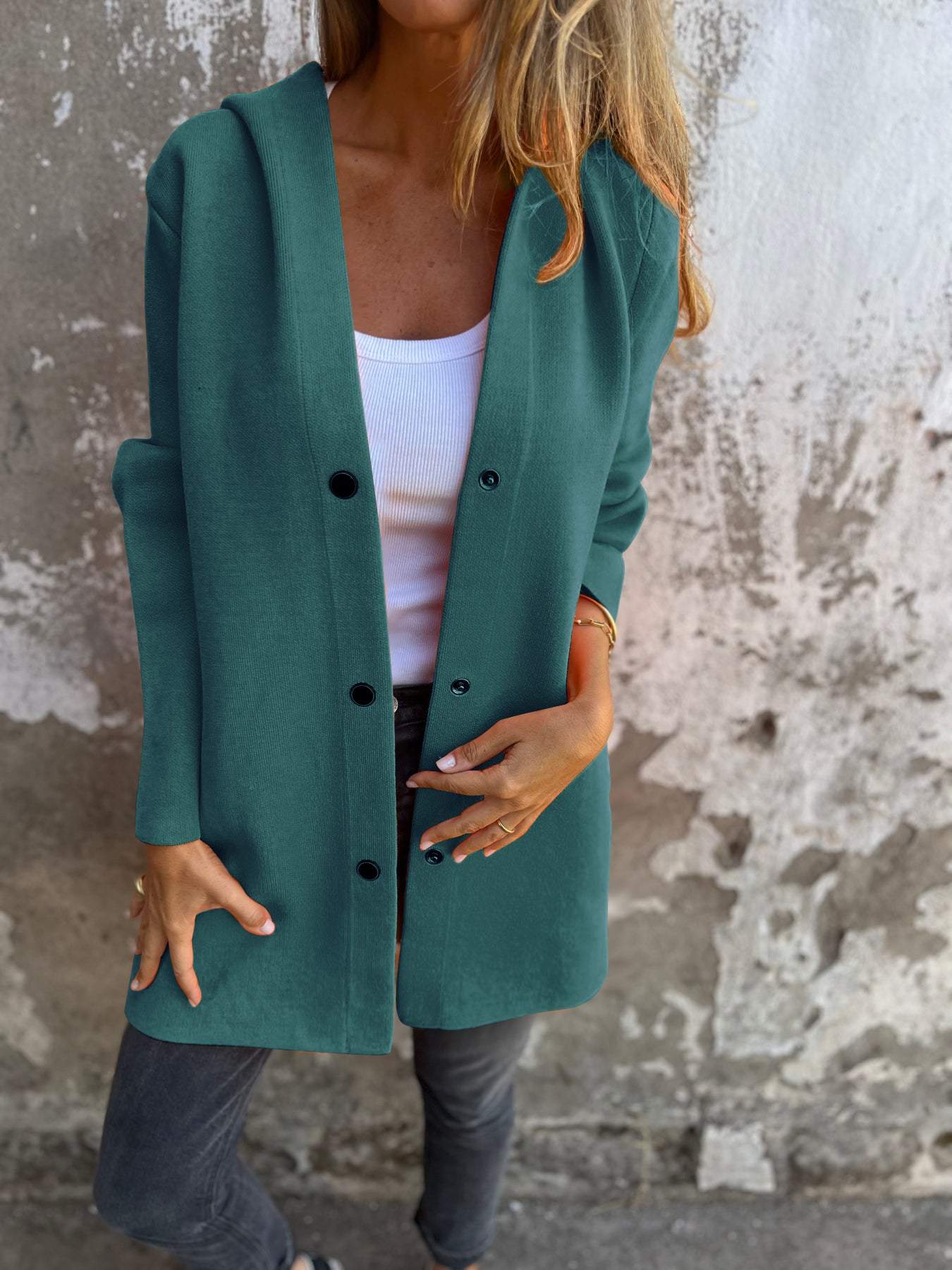 Damjacka med Huva och Knappar i Stickad Design – Bekväm och Elegant Jacka för Dam, Perfekt för Höst och Vår 11