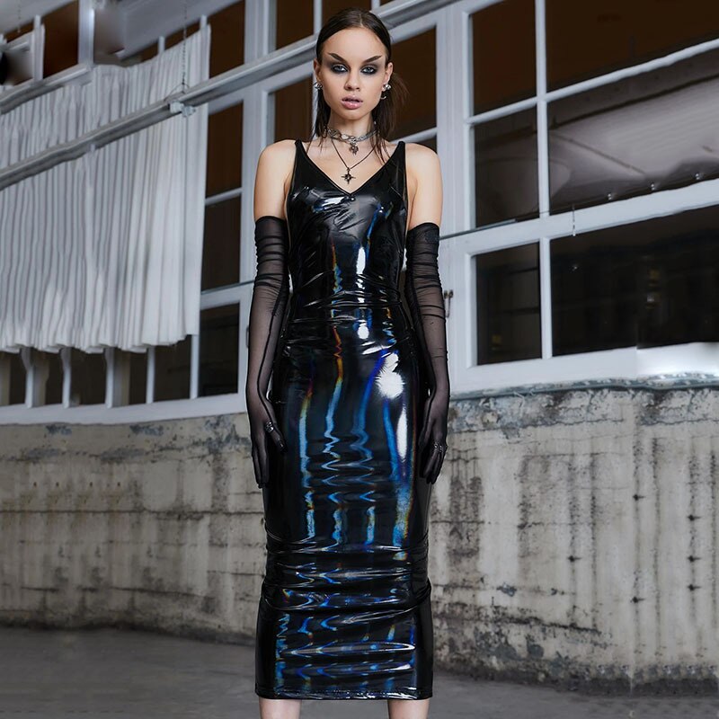 Kvinnors Medelkalvklänning i Syntetiskt Läder – V-hals, Ärmlös Design med Spaghetti-bärare 6