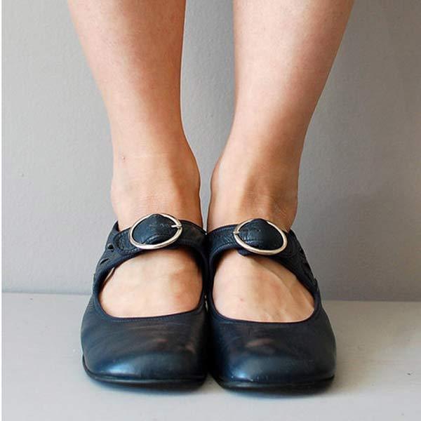 Damen Sandalen aus Leder mit Niedrigem Keilabsatz und Schnallen – Monochrom, Komfortabel und Elegant 6
