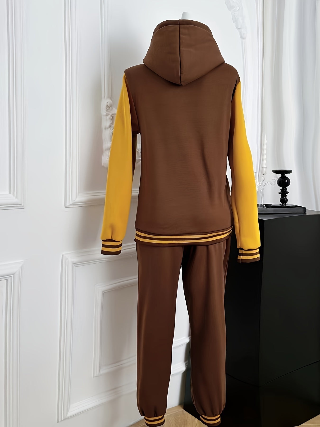 2-delad Joggingdräkt för Dam med Fodrad Huvjacka och Matchande Joggingbyxor – Trendigt Färgblockdesign i Khaki 2
