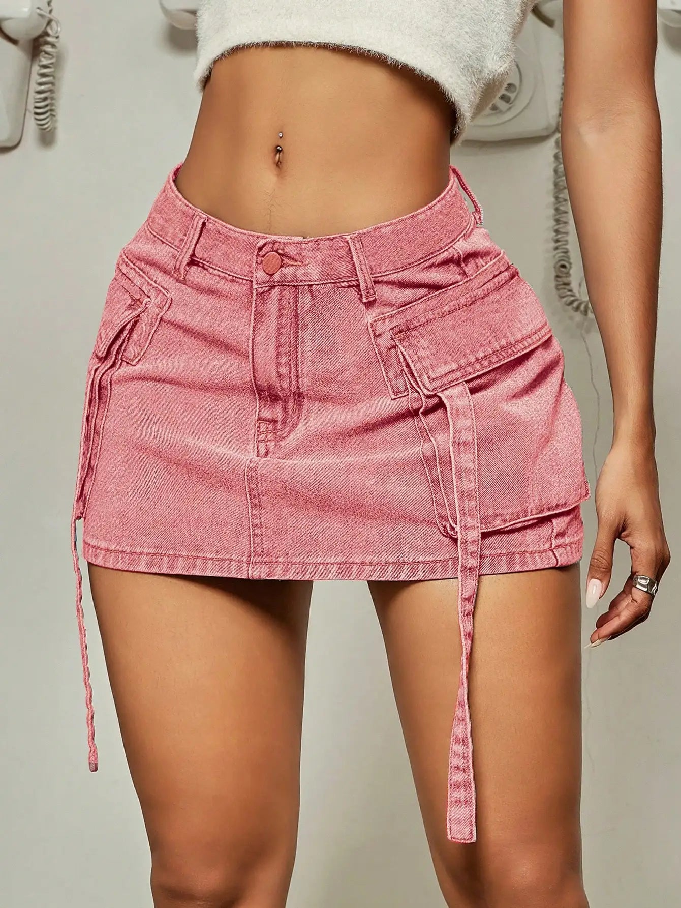 Slim Fit Denim Mini Kjol för Dam med Klafffickor – Trendig och Hållbar Design 1