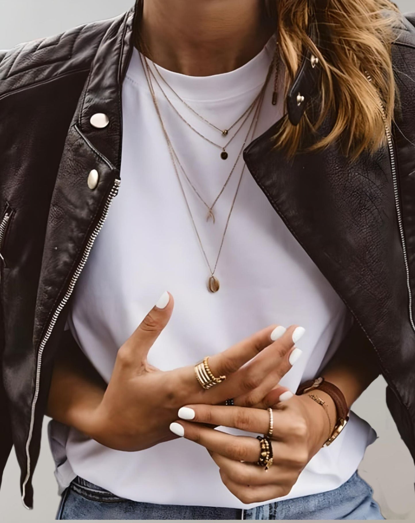 Bikerjacka Dam i Svart Läder med Quiltade Detaljer och Midjefokuserad Silhuett 2