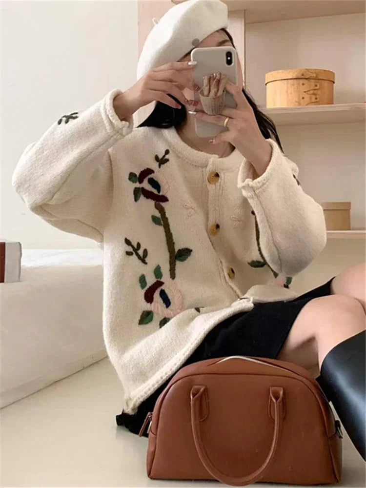 Broderad Stickad Väst Dam med Lös Passform – Mjuk och Stilig Väst för Alla Tillfällen 3