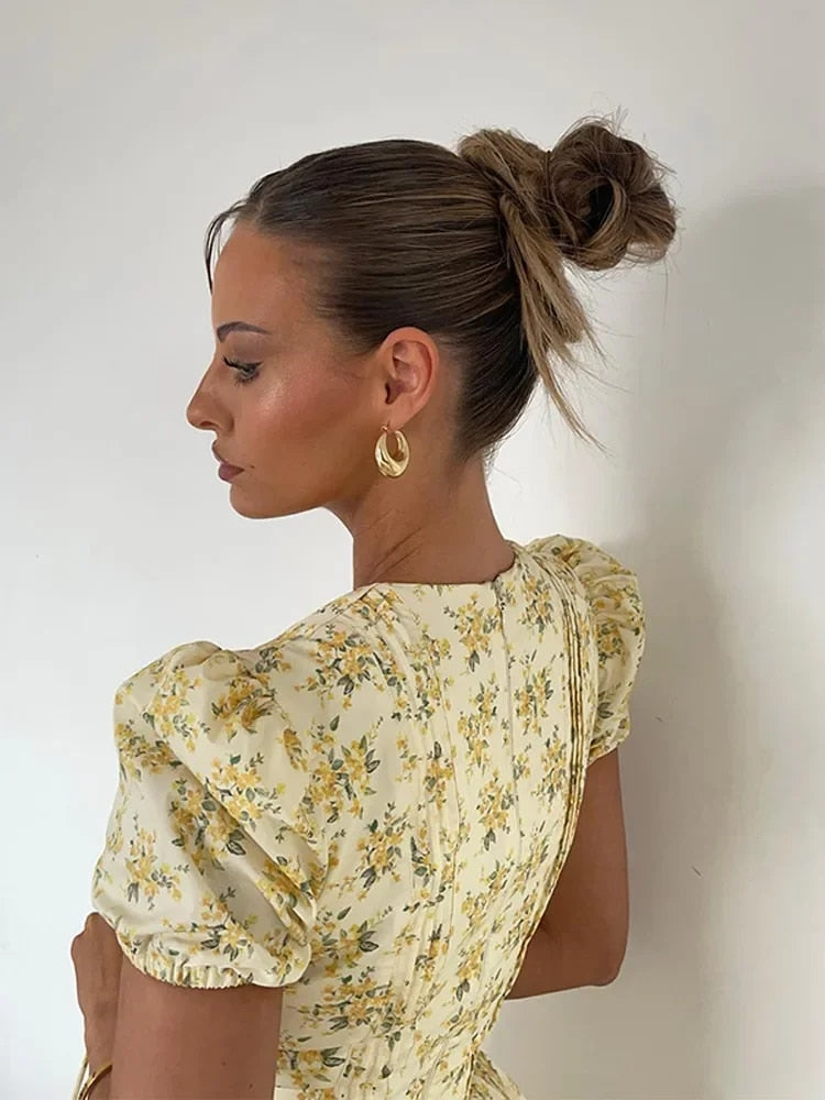 Blommig A-linjeformad Miniklänning i Polyester för Kvinnor – Korta Puffärmar och Djup V-ringning, Knälängd 5
