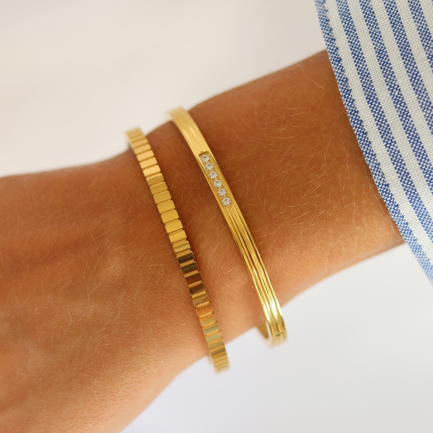 Kvinnors Guld Armband med Kristaller Elegant Minimalistisk Design-5