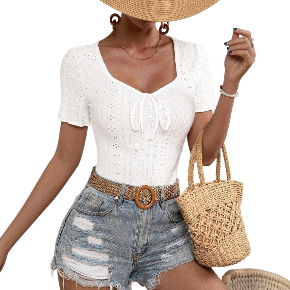 Snygga Damtoppar med Hålbroderi och Slingbindning – Vit Bomullsmix, Figur-hugging Snitt, Perfekt för Sommar 6