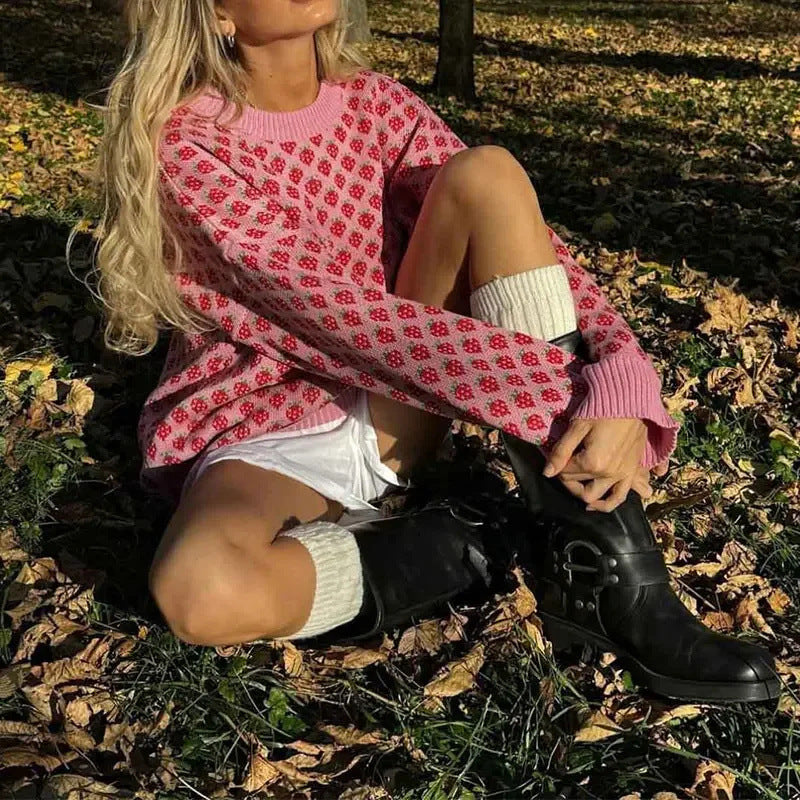 Stickad Dam Tröja i Mjuk Ull med Cirkulär Halsringning och Unikt Mönster – Perfekt för Vardags och Fest 4