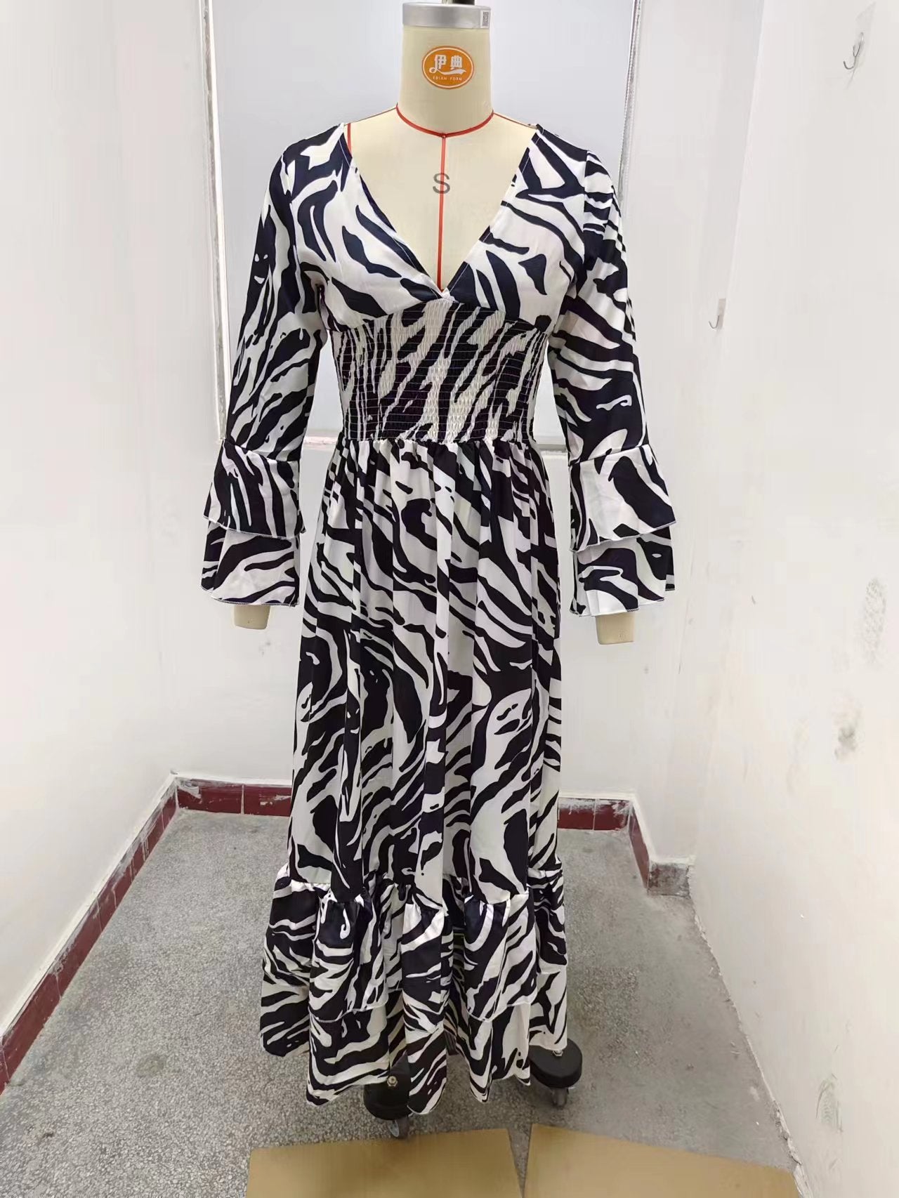 Damklänning med Geometriskt Mönster och Tre-Fjärdedels Ärmar – Högkvalitativt Tyg för Avslappnade Tillfällen 9