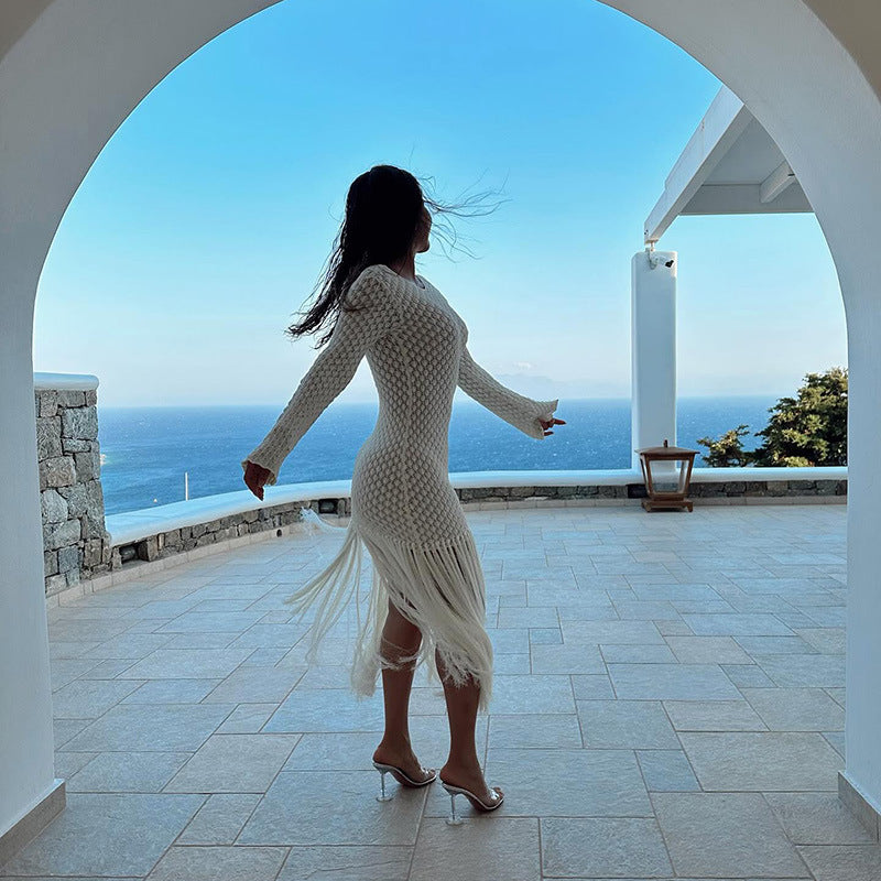 Dam Stickad Klänning med Fransar i Mjukt Tyg för Sommarens Festligheter 2