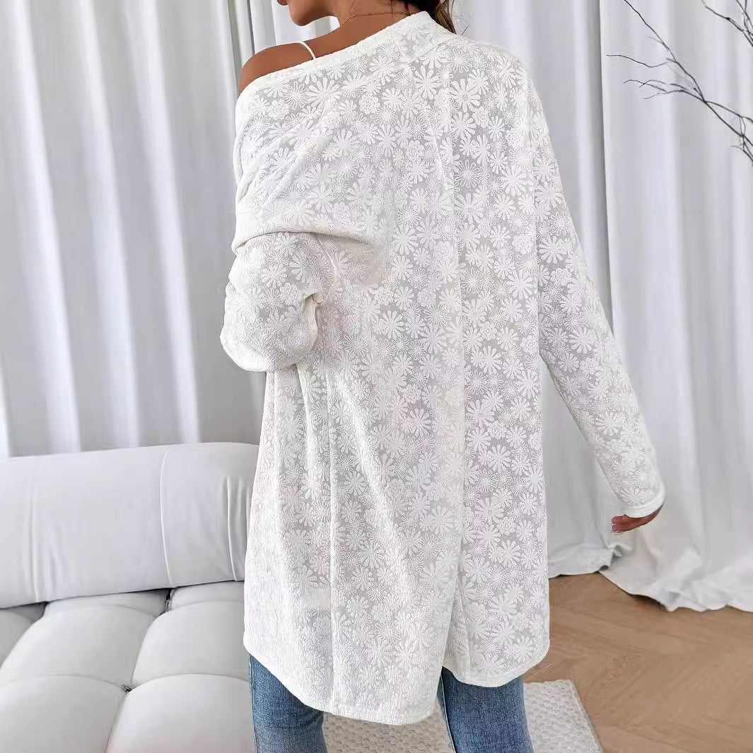 Elegant Vit Jacquard Kappa för Dam – Långärmad med Silhuett och Stilren Krage 3