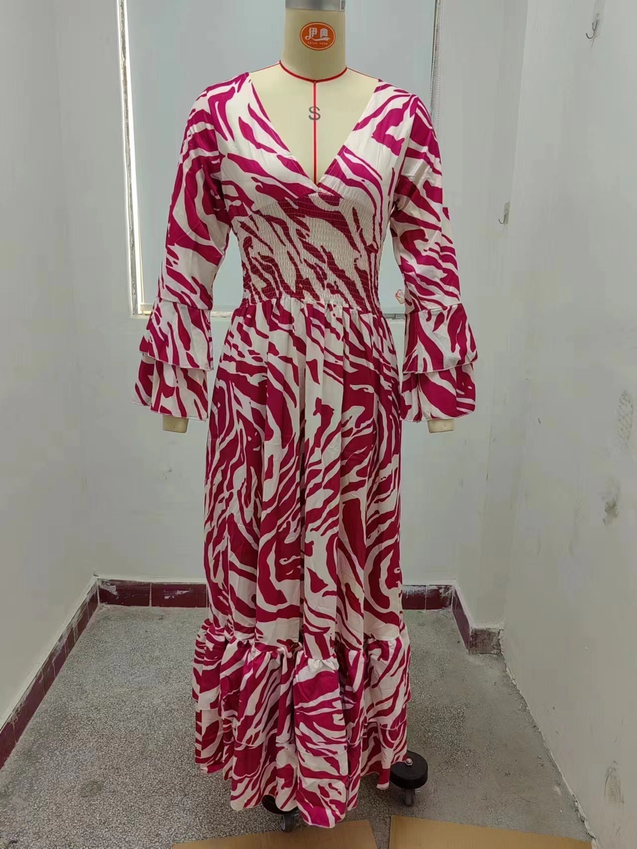 Damklänning med Geometriskt Mönster och Tre-Fjärdedels Ärmar – Högkvalitativt Tyg för Avslappnade Tillfällen 1