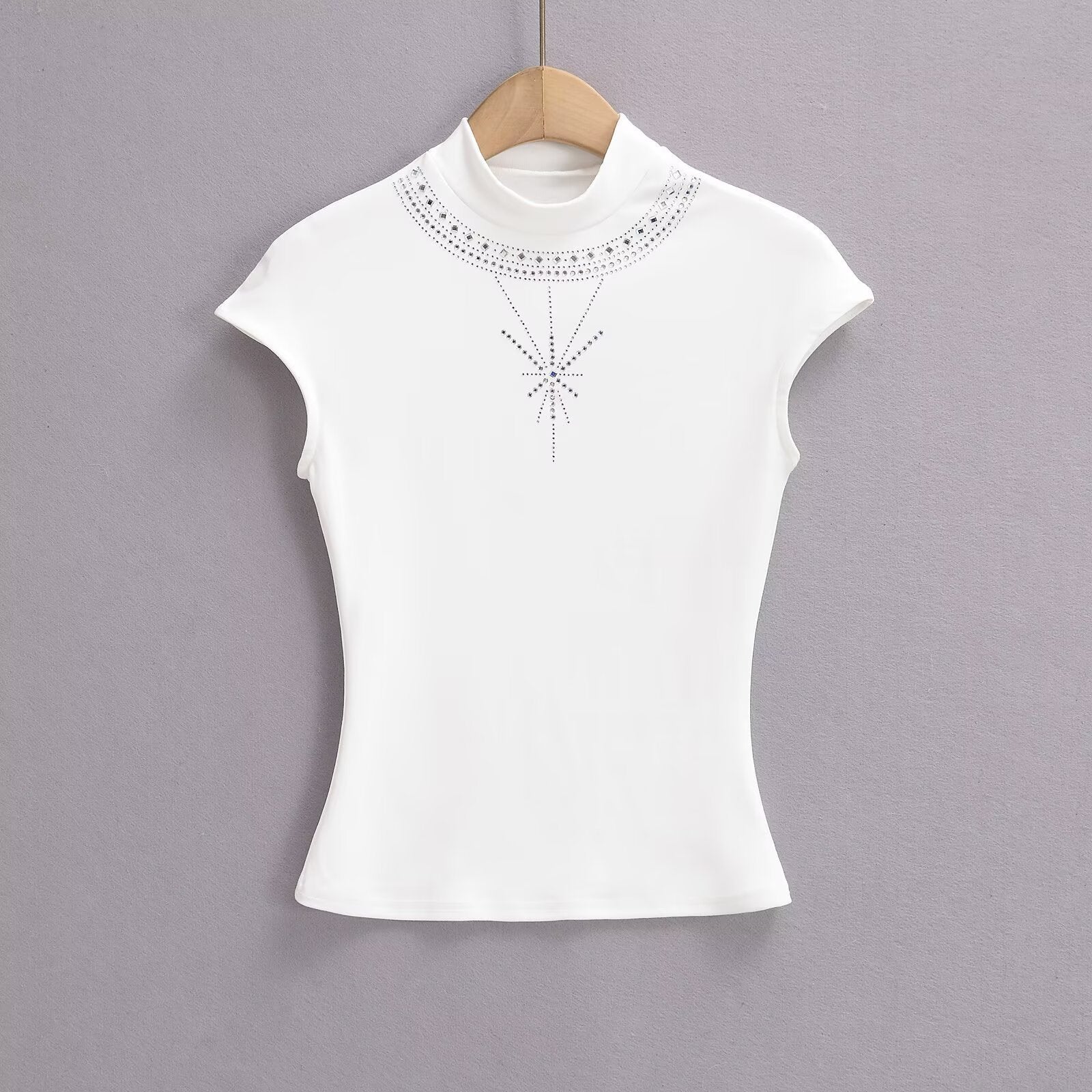 Kvinnor Kortärmad Topp med Chic Stand-Up Krage och Glänsande Strassdetaljer – Vit, Mjuk Bomullsblandning 6