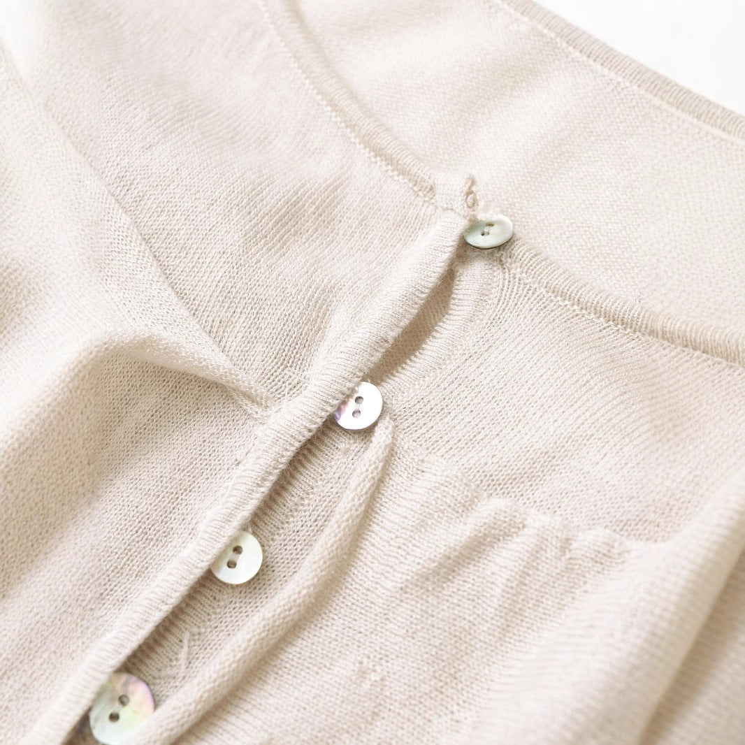 Kvinnors Ruffle Topp med Omfattande Ärmar – Andningsbart Tyg, Charmiga Knappstängningar, Elegant och Mångsidig Design 4