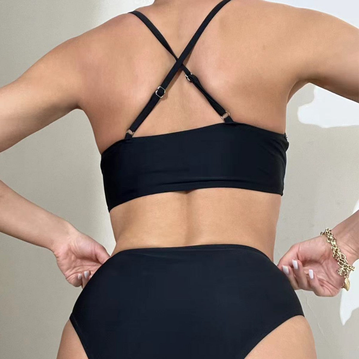 Dam Bikini Högskuren med Dubbla Remmar i Stretchigt Material 3