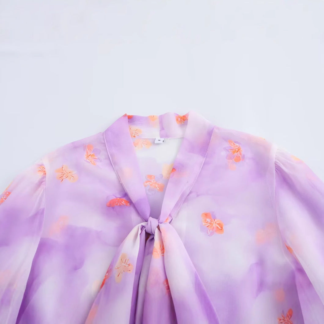 Damblus med Voluminösa Ärmar och Blomsterbroderi i Lätt Tyg – Elegant och Andningsbar för Alla Tillfällen 4