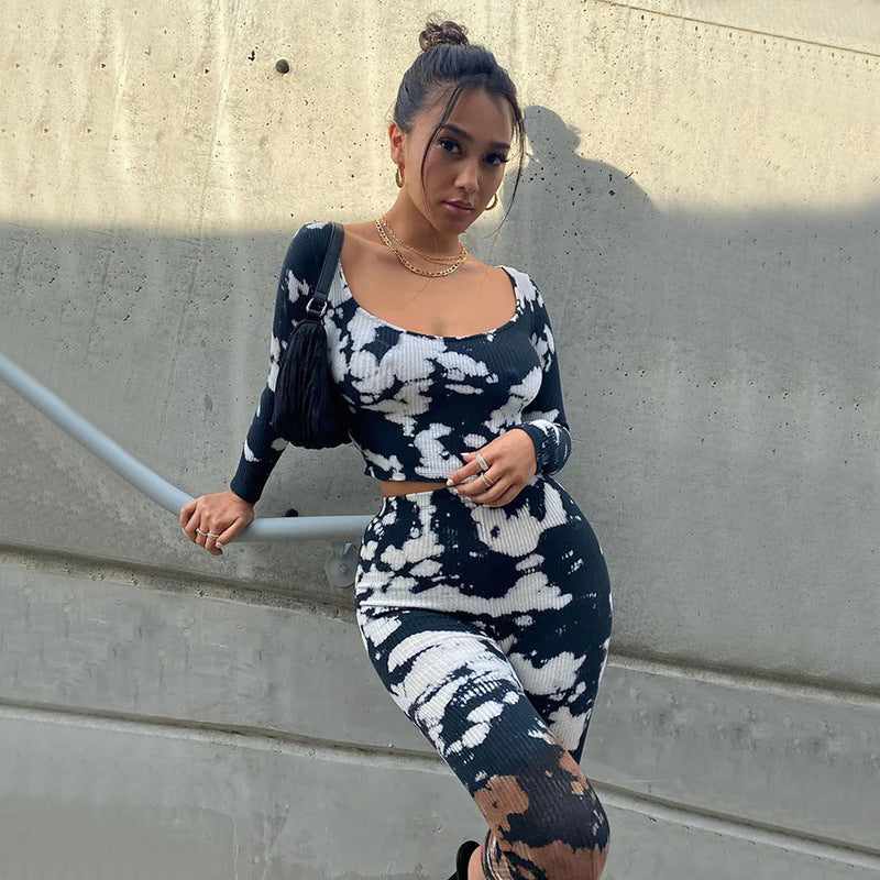 Tvådelad Figurformande Outfit för Kvinnor – Mjuk Elastisk Topp och Byxor med Batikmönster, Normal Passform 1