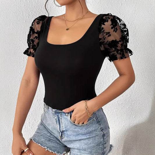 Damkropp med Transparenta TyllĂ€rmar och Blommiga Detaljer â Elastisk Tröja med Rund Halsringning 1