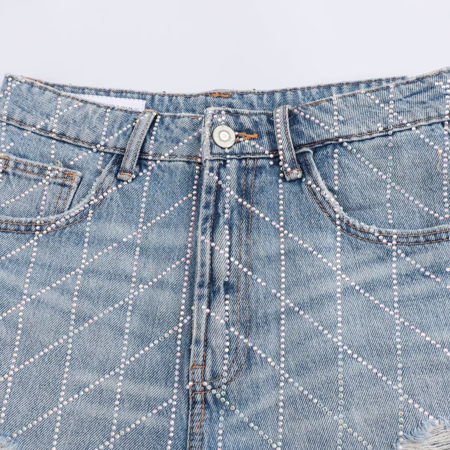 Högmidjade Denim Shorts för Kvinnor med Strassdetaljer och Trasiga Nederkanter – Komfortabel och Trendig Sommerstil 3