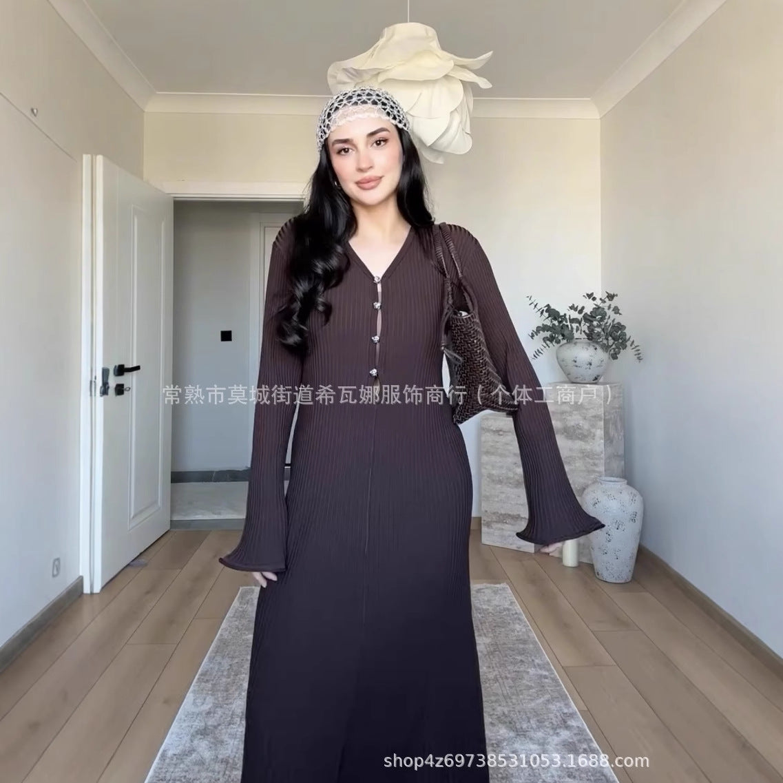 Dam Maxiklänning V-ringning Ribbstickad med Rüsch-detaljer-3