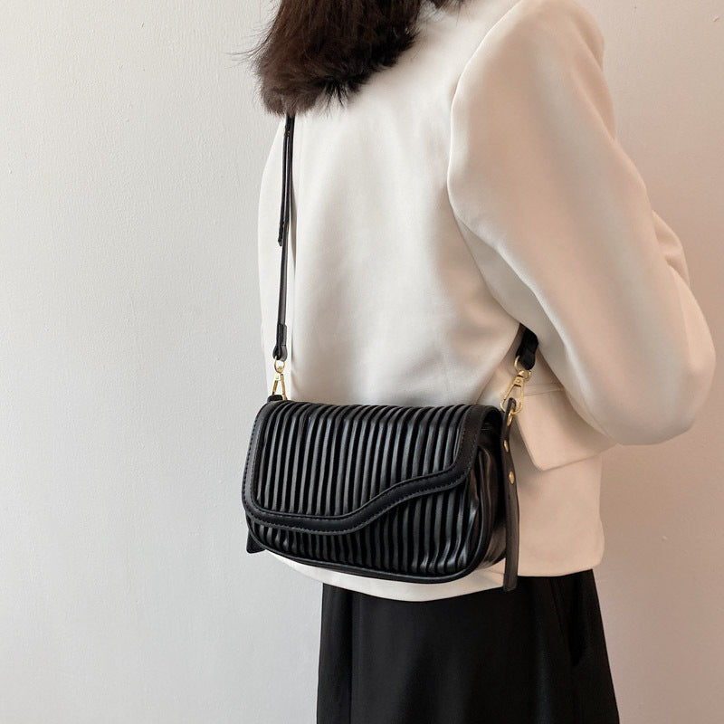 Minimalistisk Axelväska Dam i Tvåfärgad PU-Läder – Fyrkantig Design med Praktisk Sidficka 8