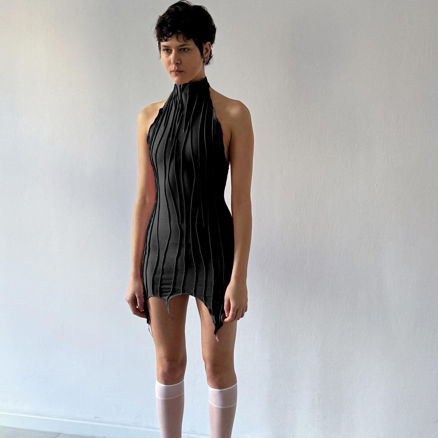 Dam Klänning Mini Med Vikningsdetaljer Ståkrage Mjukt Elastiskt Tyg 4