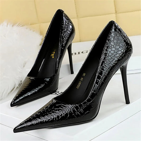 Kvinnors Stilettos med Spetsig TĂ„ och Extra Hög Klack â PU Material, Slip-On Design, Gummisula för Bra Grepp 1
