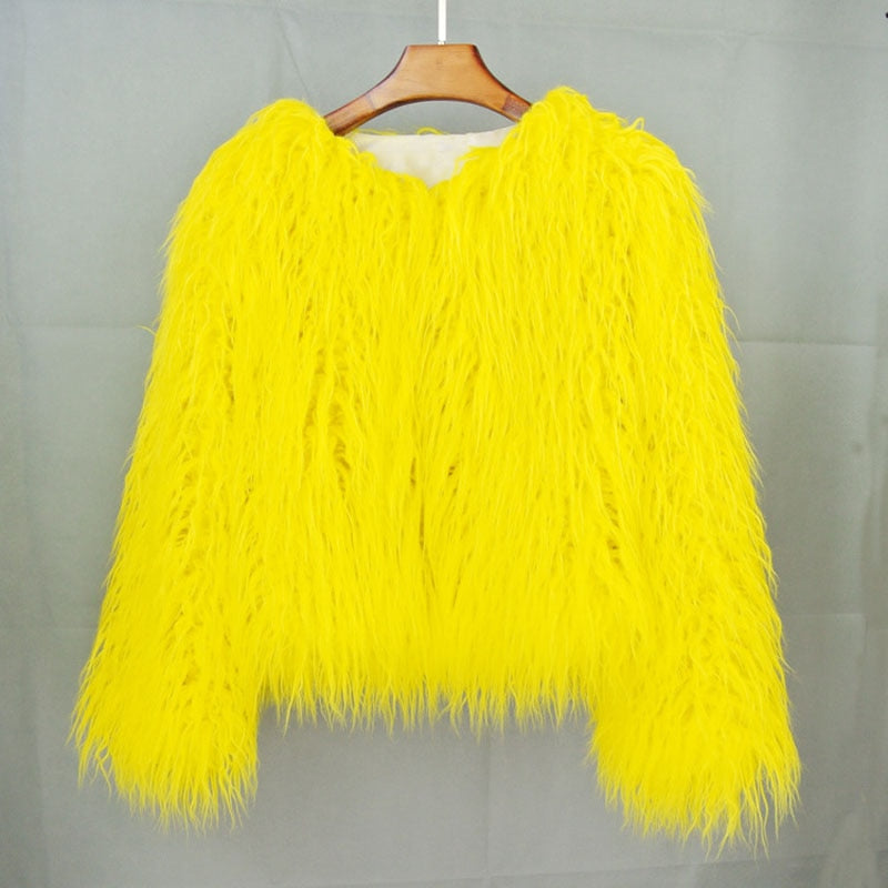 Elegante Damenjacke aus Kunstfell für den Winter – Zeitloses Design mit praktischen Taschen und normaler Passform 10