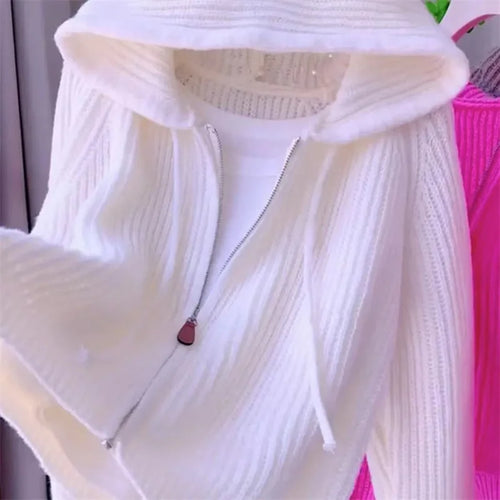 Dam Kofta med Huva och Modern Blixtlåsdesign i Mjuk Stickad Fiber 1