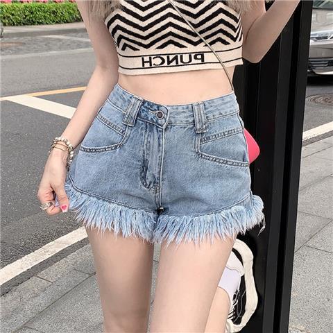 Hög Midja Denim Damshorts med Löst Snitt och Unik Lapptäckedesign – Bekväm och Trendig för Sommaren 2