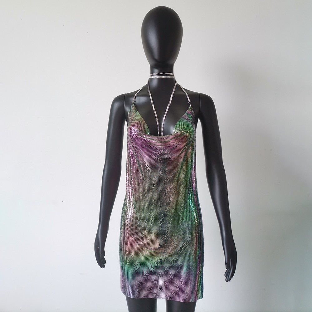 Glittrig Svart Miniklänning med Ryggfri V-Neck Design – Perfekt för Fest och Middag 6