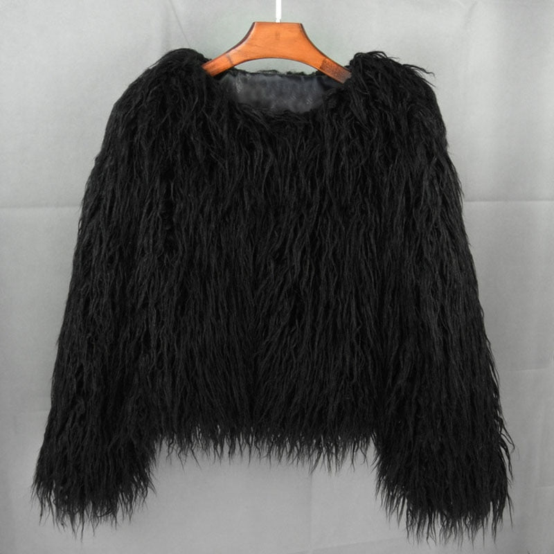Elegante Damenjacke aus Kunstfell für den Winter – Zeitloses Design mit praktischen Taschen und normaler Passform 14