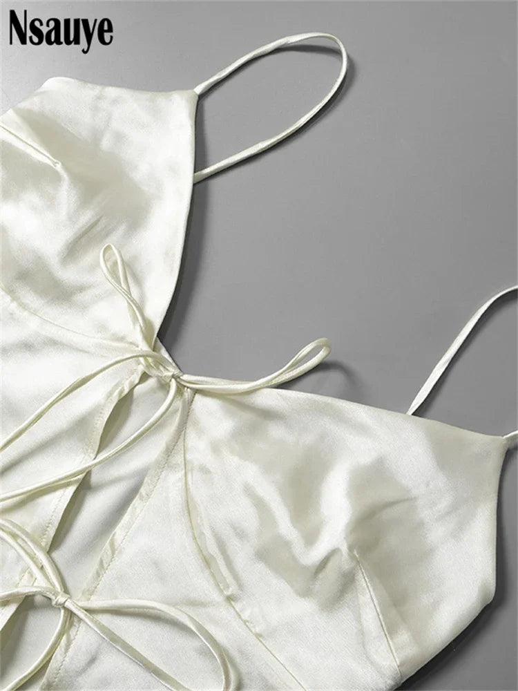 Dam Crop Top med Knut Detaljer och Trasiga Utskärningar i Bomull-3