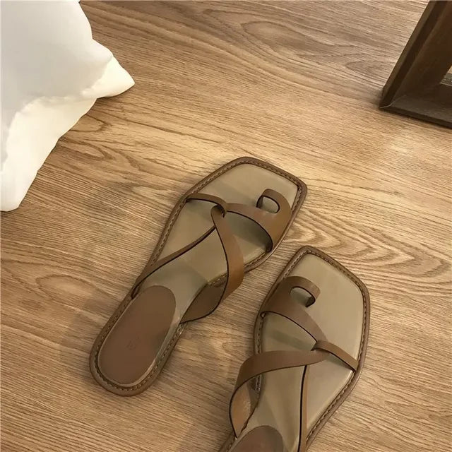 Platta Flip Flops för Kvinnor i Gummi – Elegant Design, Lätta och Bekväma Sandaler för Sommardagar 7