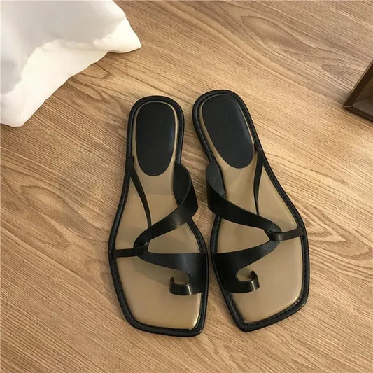Platta Flip Flops för Kvinnor i Gummi â Elegant Design, LĂ€tta och BekvĂ€ma Sandaler för Sommardagar 1