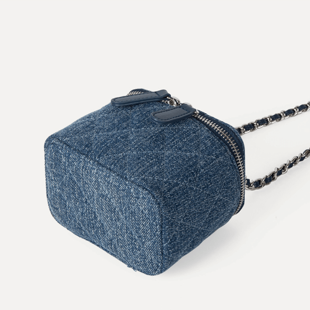 Unisex Handväska i Robust Tyg med Metallkedjor – Elegant och Modern Design, Perfekt för Vardag och Fest 5