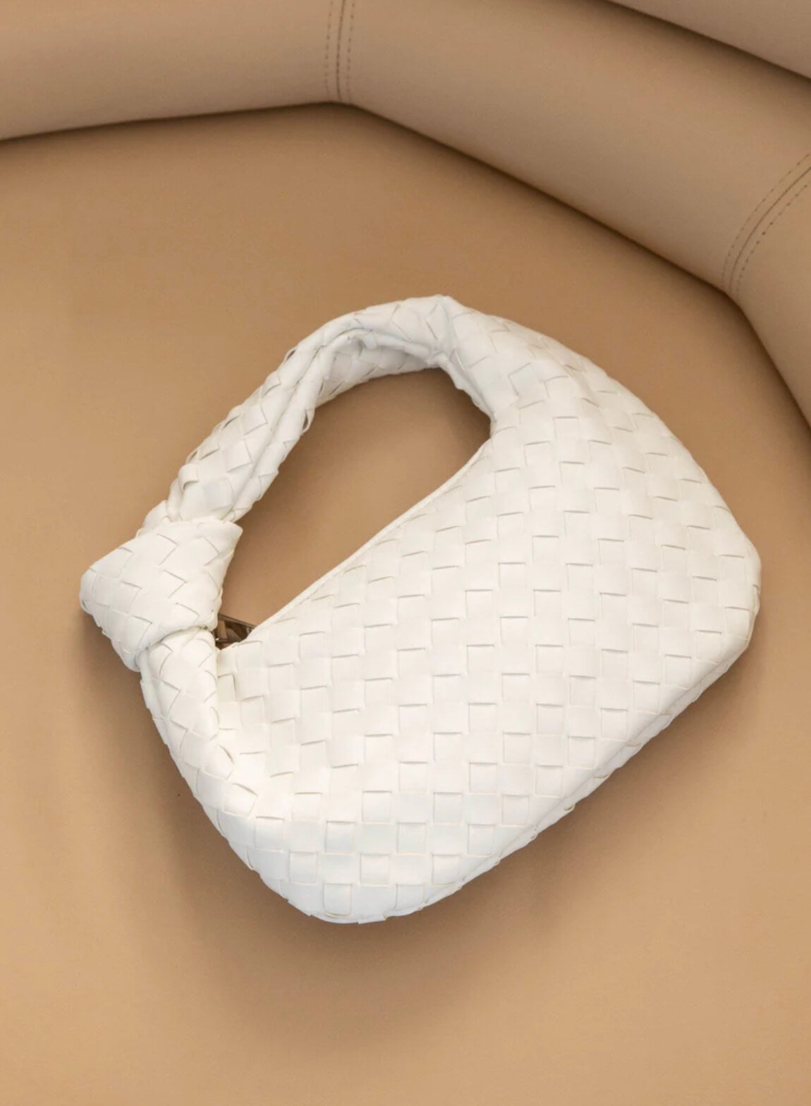 Elegant Damväska Satchel i Syntetiskt Läder med Filigree Detaljer – Svart, Justerbar Axelrem, Perfekt för Vardag och Fritid 9