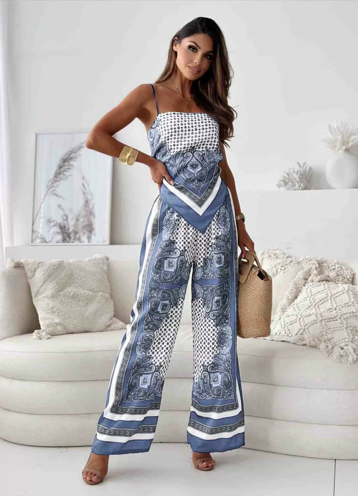 Dam Set med Öppen Rygg och Vida Byxor i Högkvalitativt Tyg – Elegant och Bekväm Sommaroutfit 5